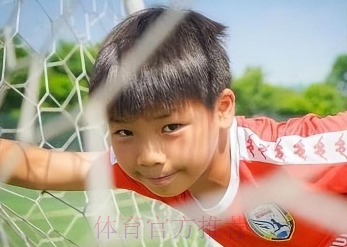 赞!中国小将姜景祺随狼堡U17梯队夺得国际赛冠军 赞!中国小将姜景祺随狼堡U17梯队夺得国际赛冠军